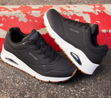 CASUAL SNEAKERS